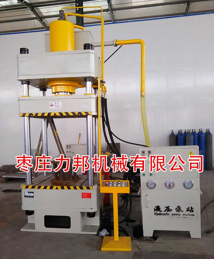 枣庄香蕉视频APP污木屑压块液压机实物拍摄的图